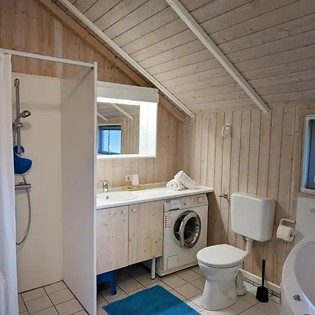 Holiday home Op Lundingland